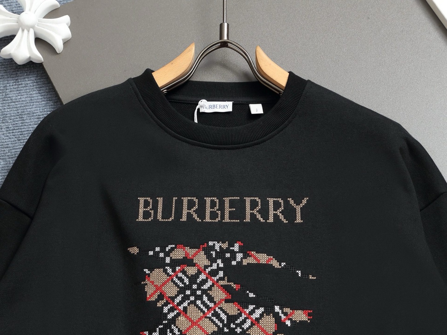 【BURBERRY】刺繍長袖 T シャツ