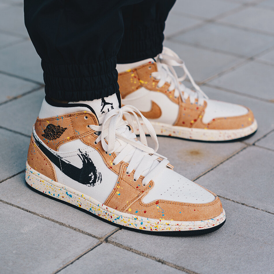 NIKE ナイキ AIR JORDAN 1 MID SE 'BRUSHSTROKE PAINT SPLATTER' エア ジョーダン ワン ミッド スペシャルエディション  ブラシストローク ペイント スプラッター メンズ スニーカー SAIL/BLACK-CIDER-CHILE RED【海外展開 日本未入荷】
