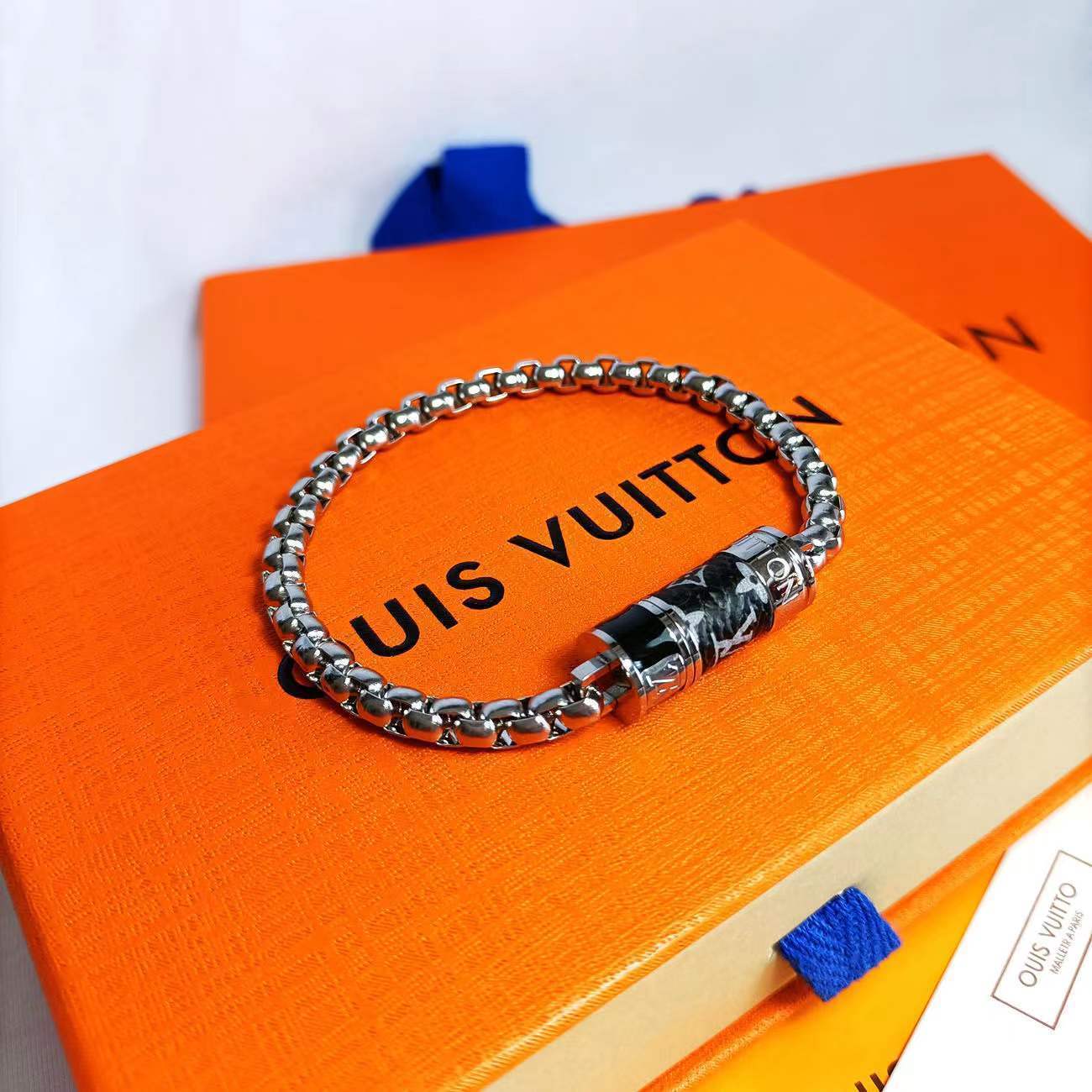 LOUIS VUITTON（ルイヴィトン）ブレスレット