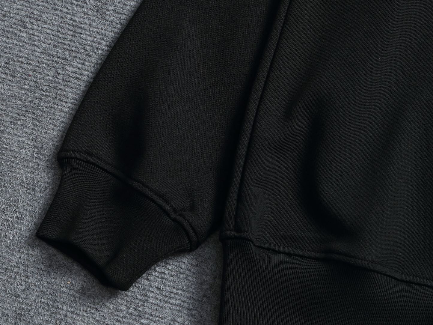 【MONCLER】刺繍長袖 T シャツ
