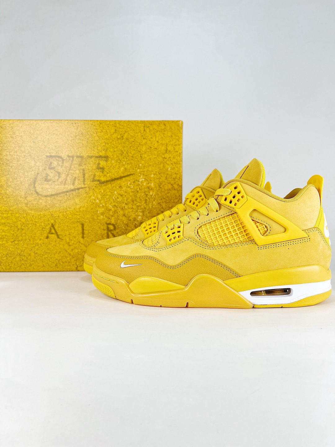 NIKE Air Jordan 4 レトロ イエロー  バスケットシューズ スエード  スニーカー