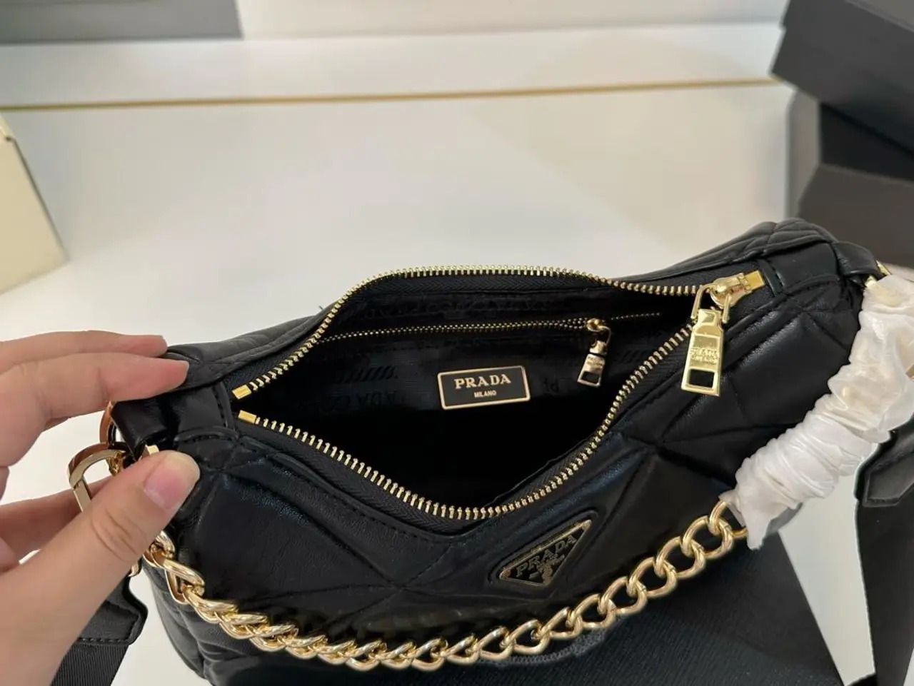 【PRADA 公式 旗艦店】プラダ 斜めがけバッグ 当日出荷 好評に付き再入荷！26*13CM 240719