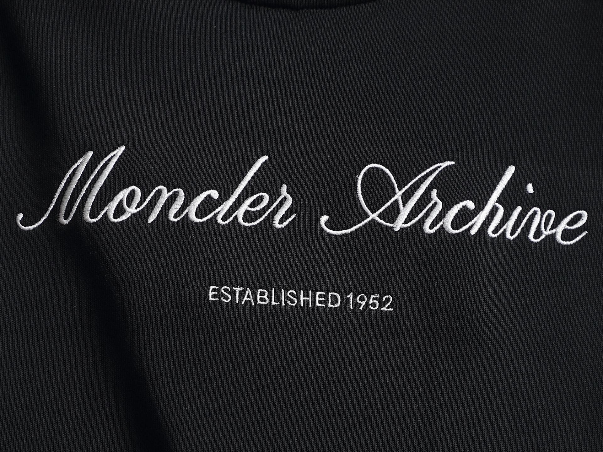 【MONCLER】刺繍長袖 T シャツ