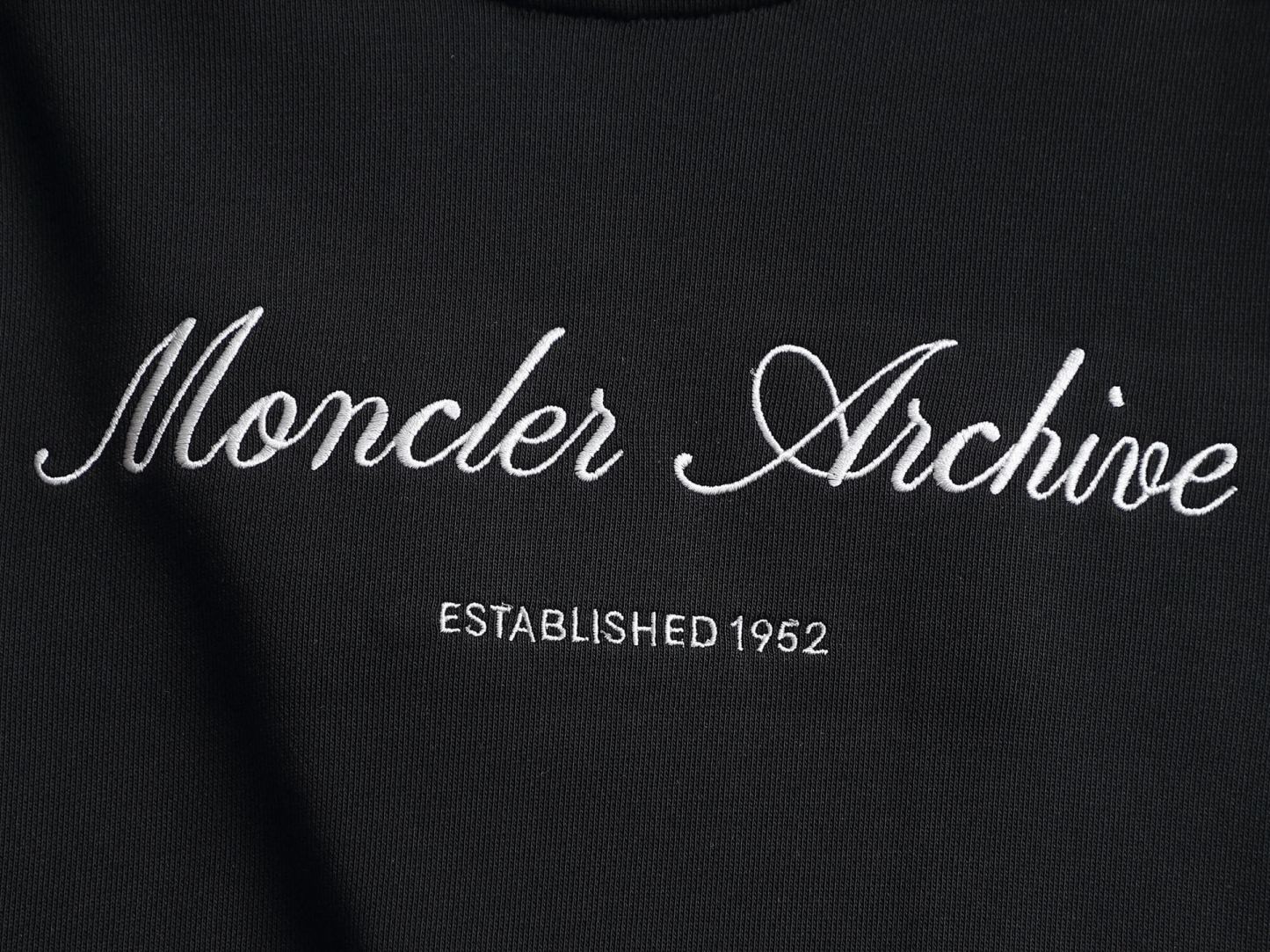 【MONCLER】刺繍長袖 T シャツ