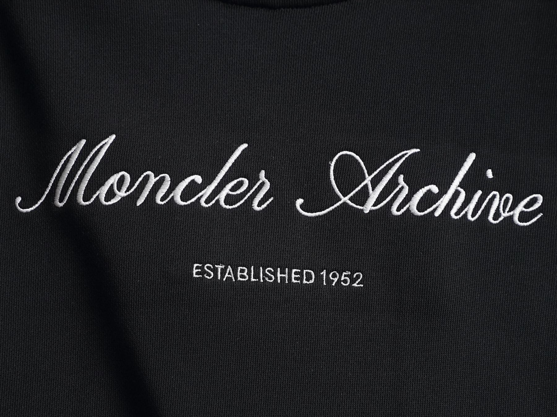 【MONCLER】刺繍長袖 T シャツ