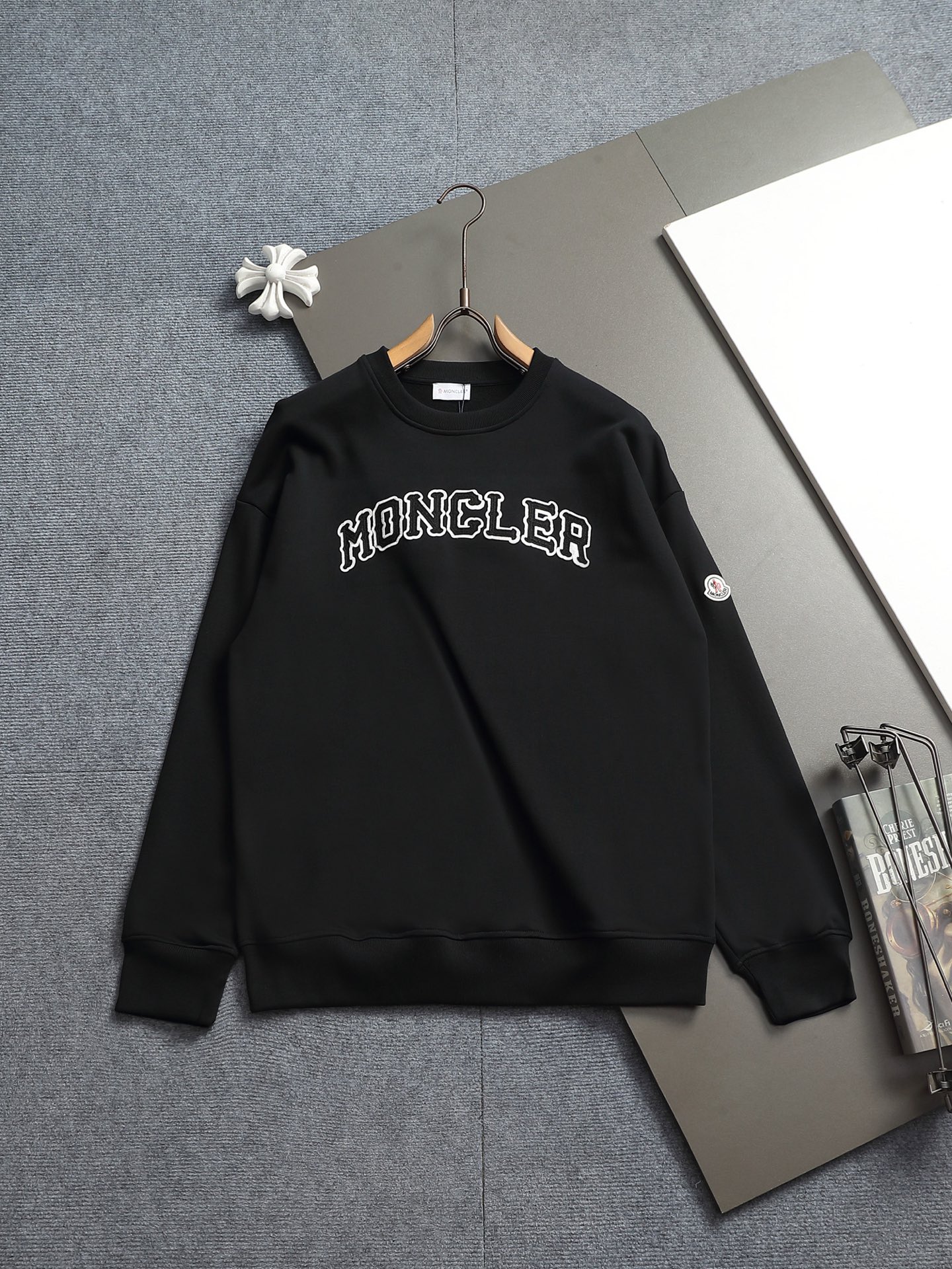 【MONCLER】刺繍長袖 T シャツ