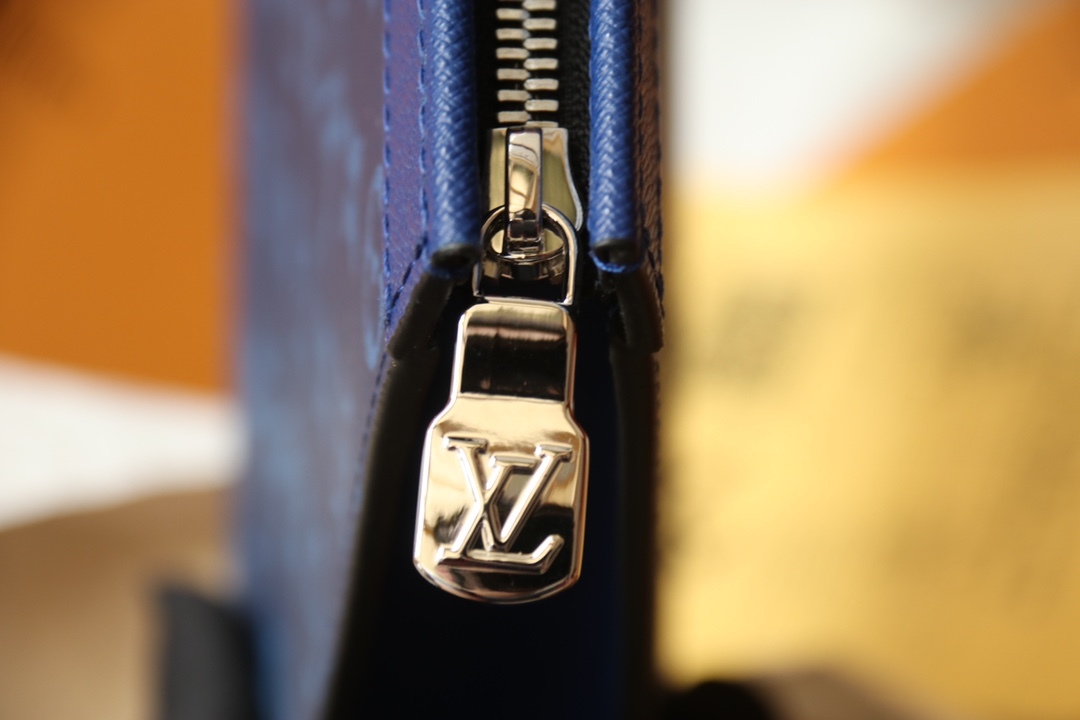 LOUIS VUITTON（ルイヴィトン）POCHETTE VOYAGE クラッチバッグ M61692