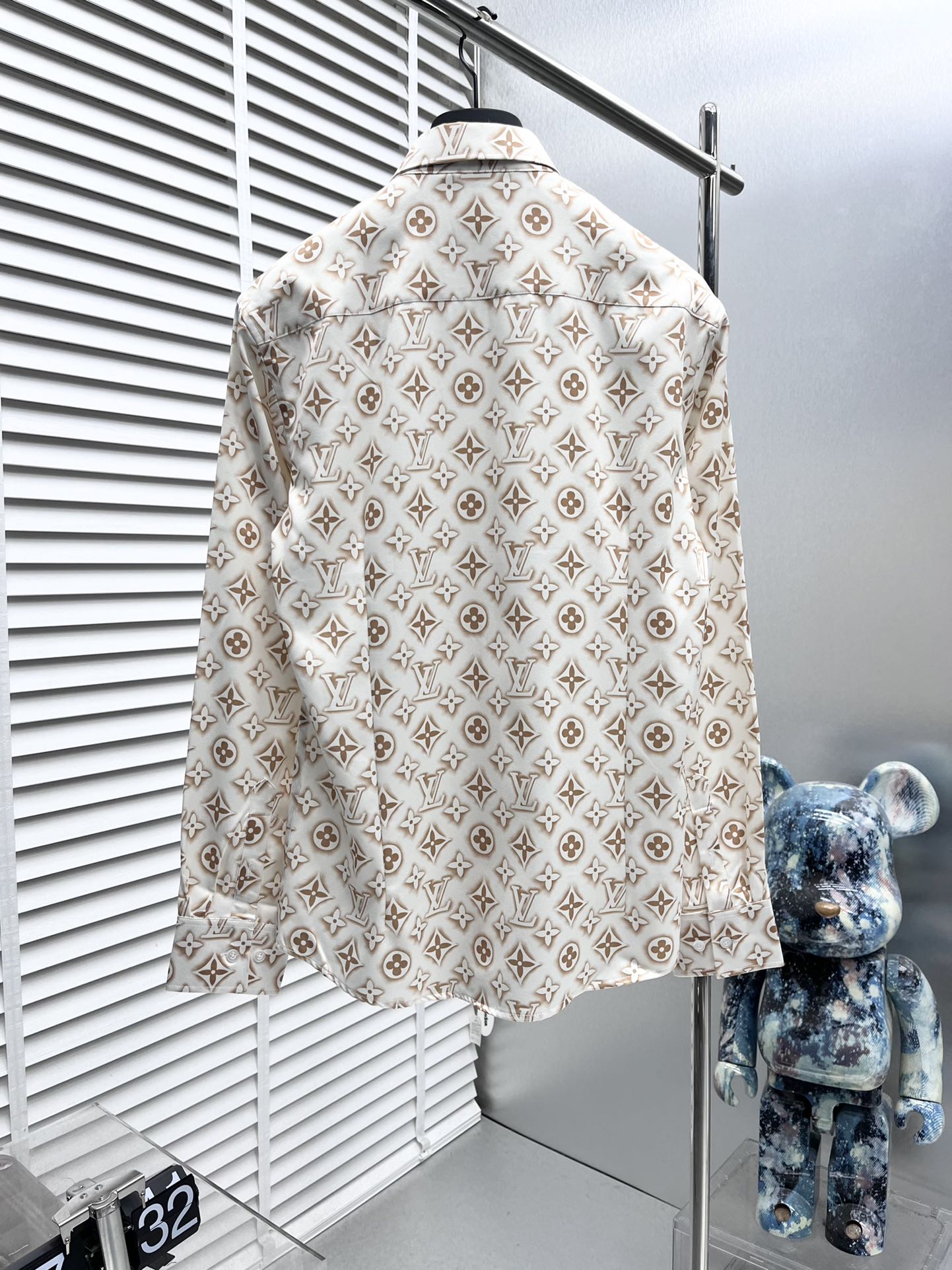 【Louis Vuitton 】（ルイヴィトン）長袖シャツ、ご好評に付き再入荷！