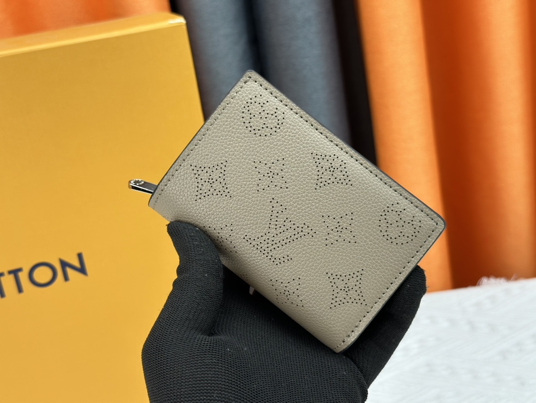 LOUIS VUITTON（ルイヴィトン）Cléa 財布 M80152