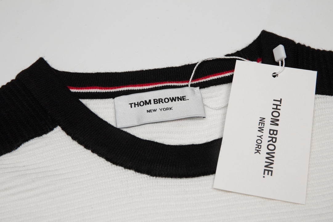 【THOM BROWNE旗艦店】セーター 男女兼用 ご好評に付き再入荷！