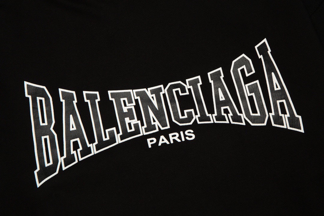 【BALENCIAGA】バレンシアガ パーカー 男女兼用 ご好評に付き再入荷！