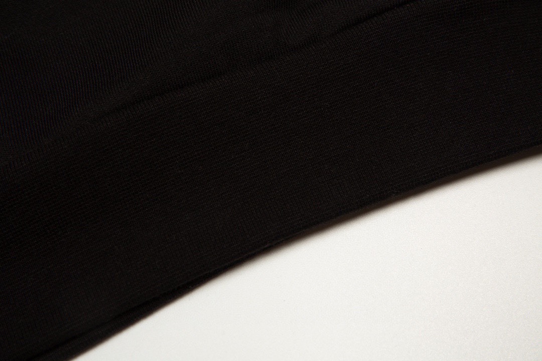【BALENCIAGA】バレンシアガ パーカー 男女兼用 ご好評に付き再入荷！