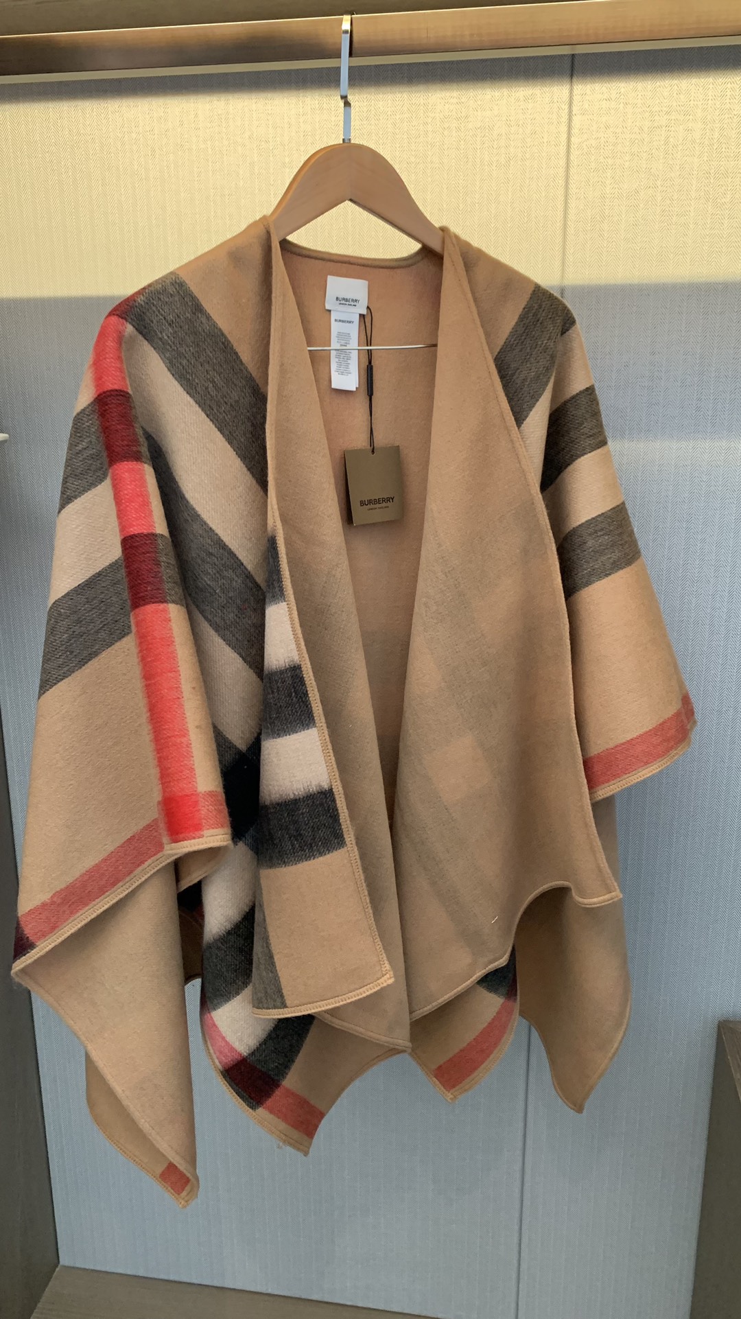 【BURBERRY旗艦店】バーバリー マント ショール ご好評に付き再入荷！