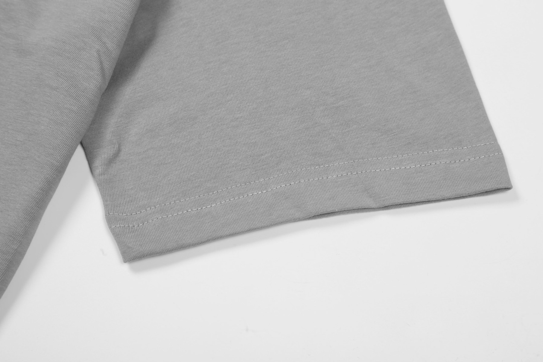 【LOEWE 公式旗艦店】（ロエベ）半袖Tシャツ、ご好評に付き再入荷！
