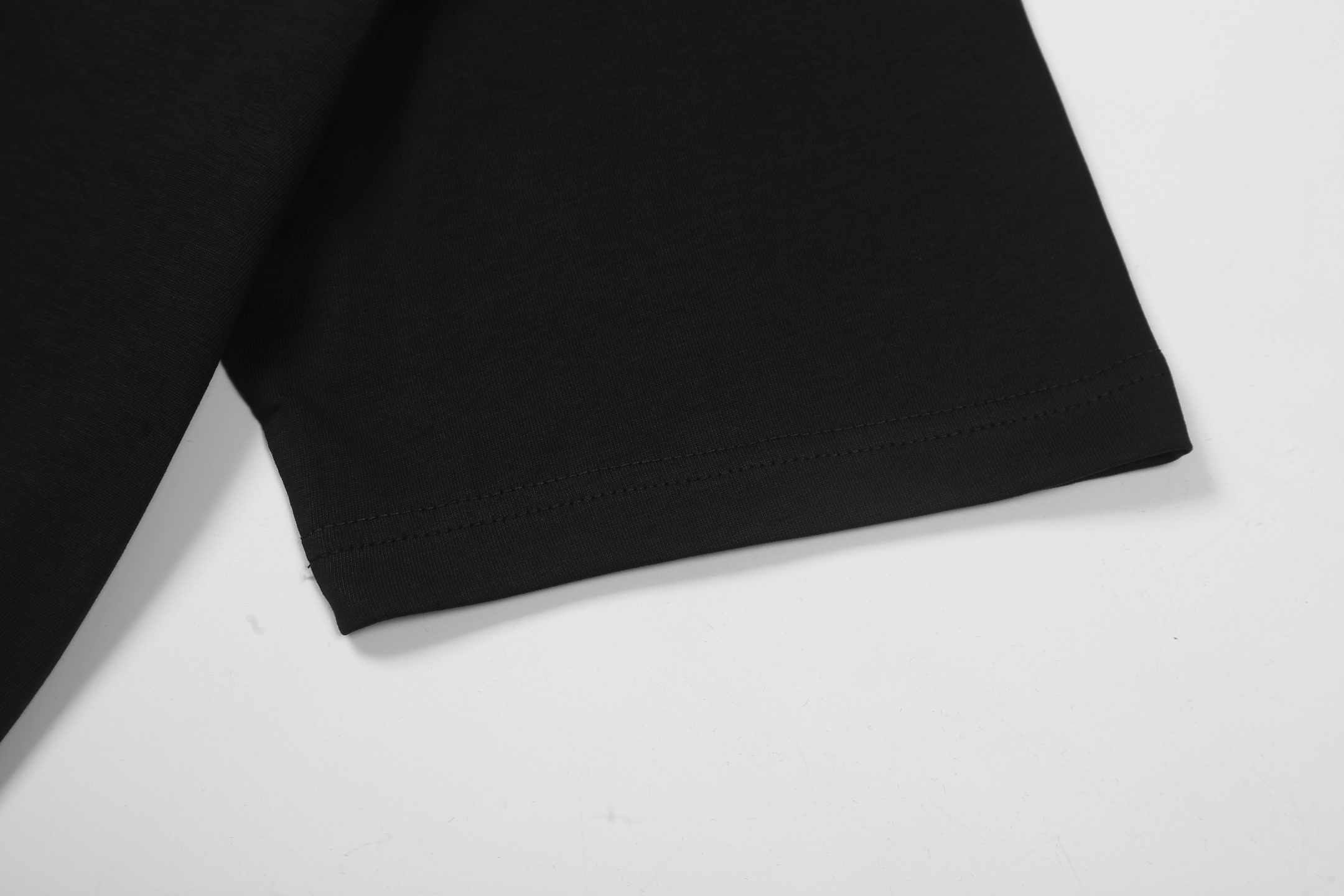 【LOEWE 公式旗艦店】（ロエベ）半袖Tシャツ、ご好評に付き再入荷！