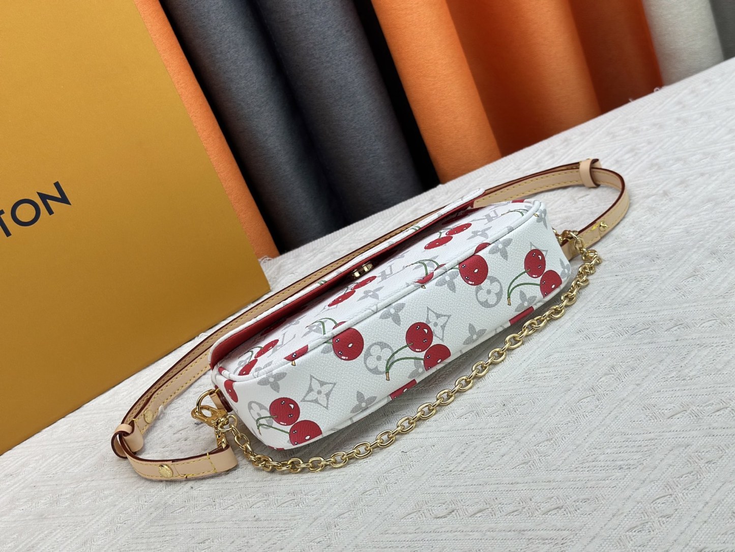 LOUIS VUITTON ルイヴィトン Wallet on Chain Ivy チェーンバッグ M14239