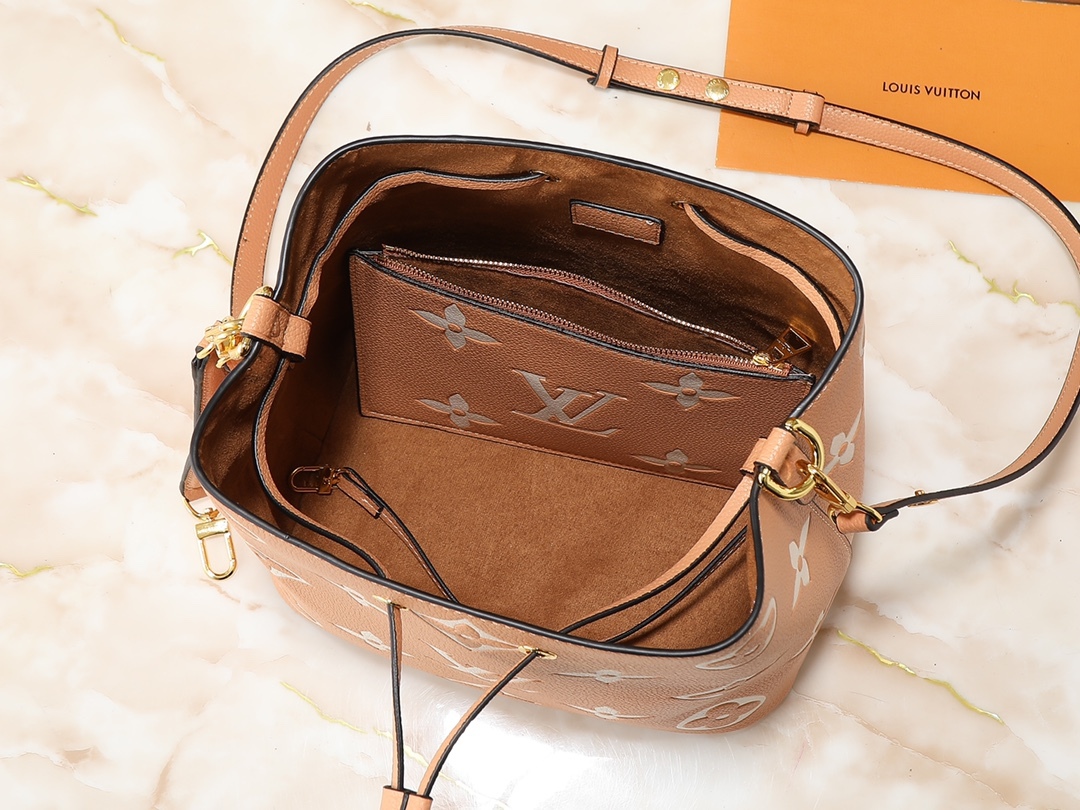LOUIS VUITTON ルイヴィトン Néo Noé バケットバッグ
