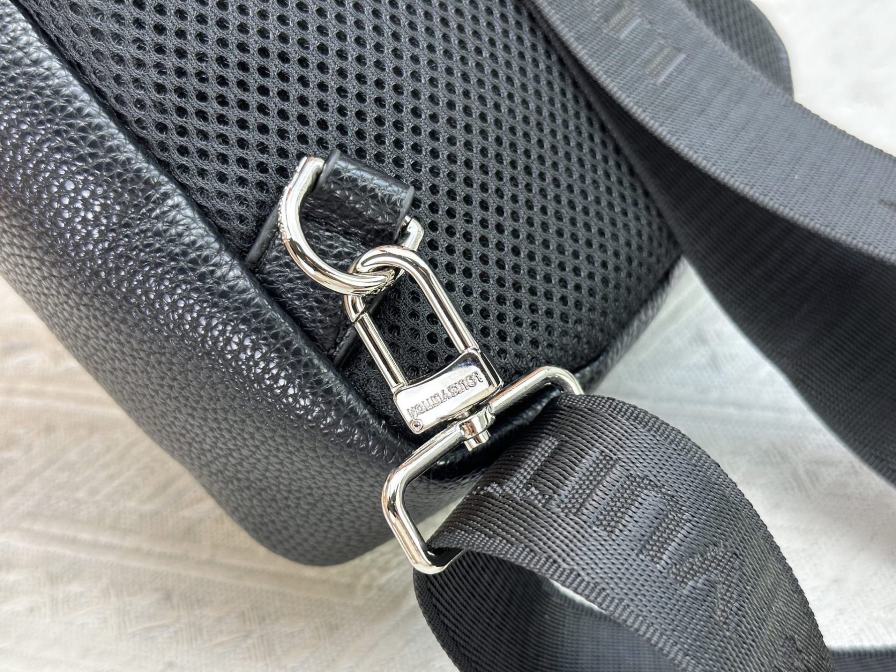 LOUIS VUITTON（ルイヴィトン）LV チェストバッグ M46344