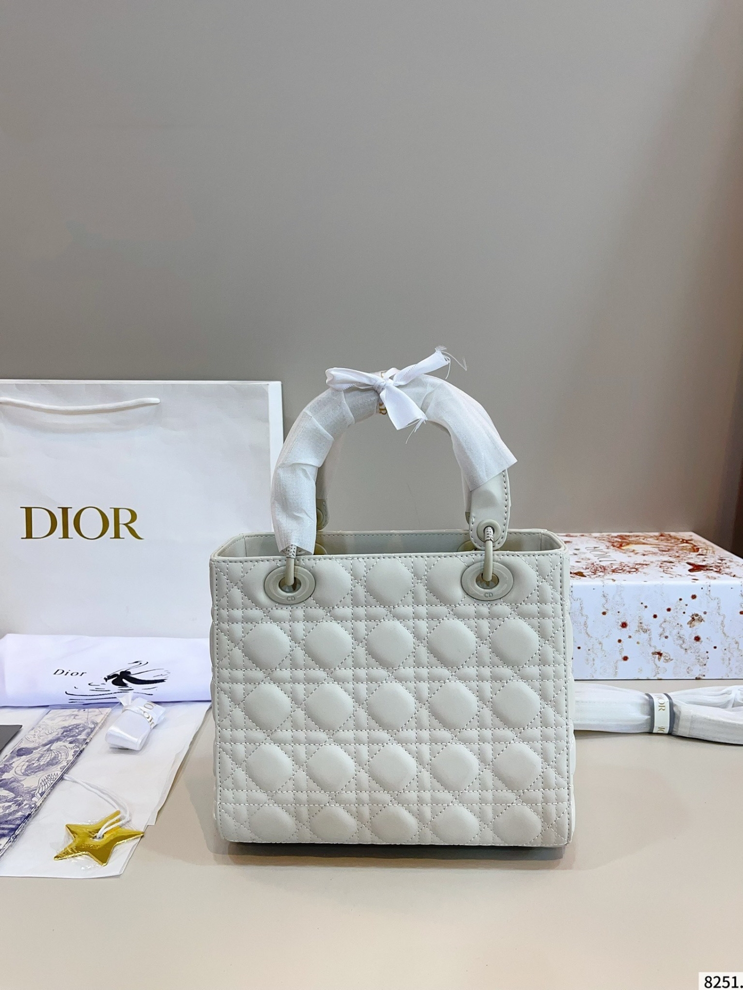 【DIOR旗艦店】ディオール Lady ハンドバッグ 23*12*20cm