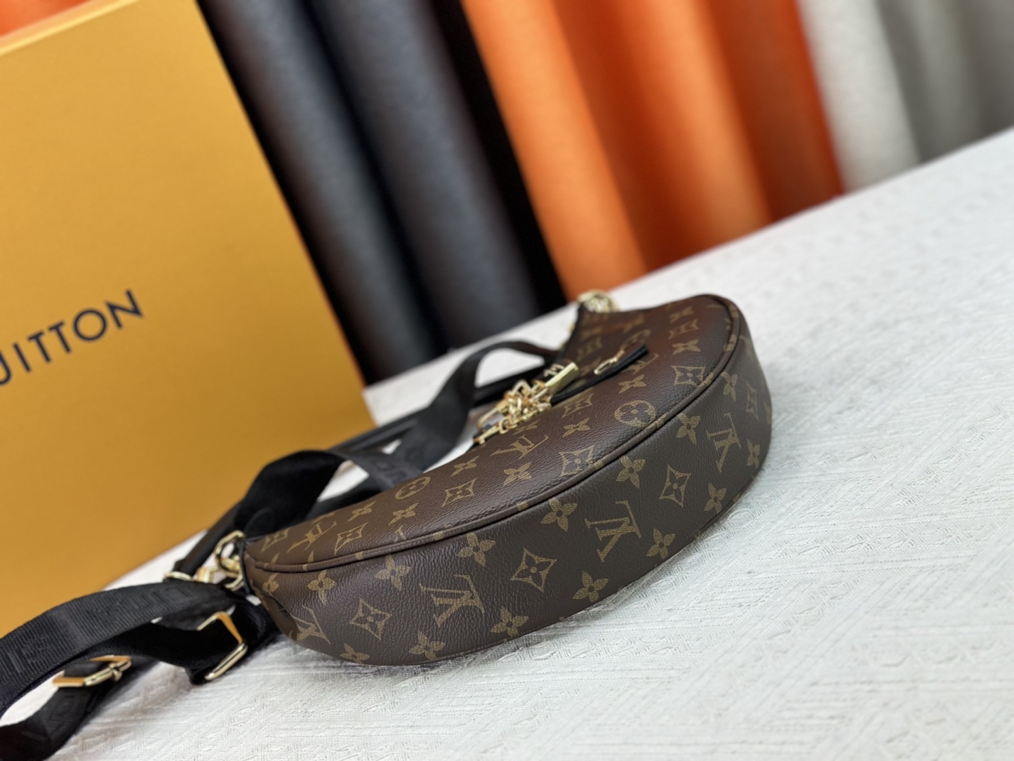 LOUIS VUITTON（ルイヴィトン）loop hobo ショルダーバッグ M12939