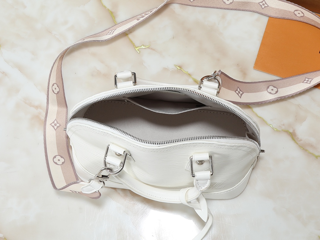 LOUIS VUITTON（ルイヴィトン）Alma BB クロスボディバッグ