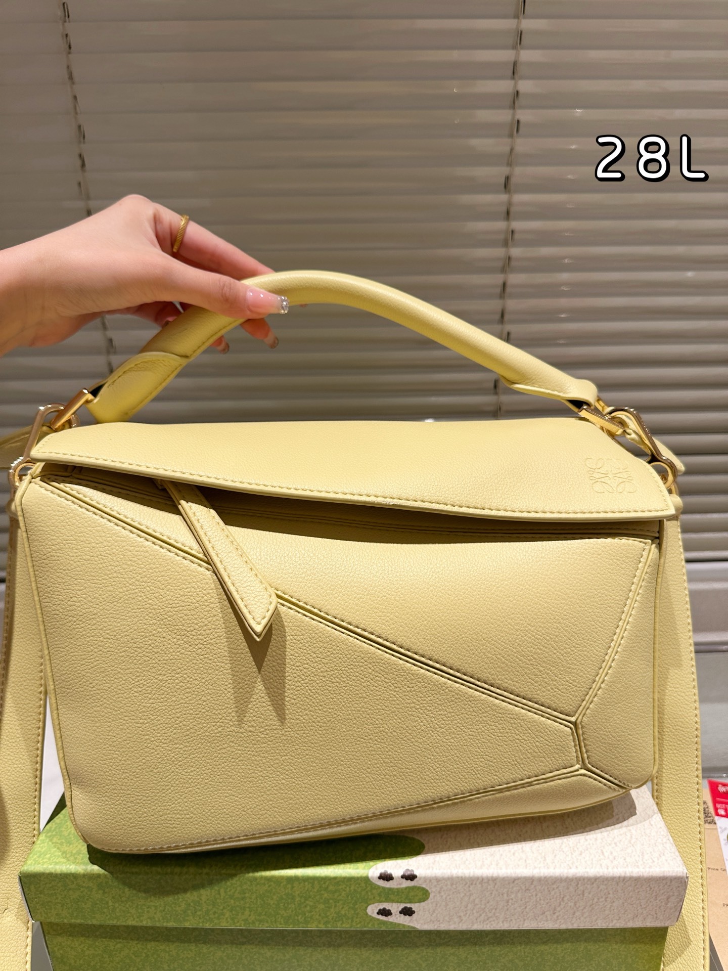 【LOEWE公式旗艦店】ロエベ クラシックショルダーバッグ