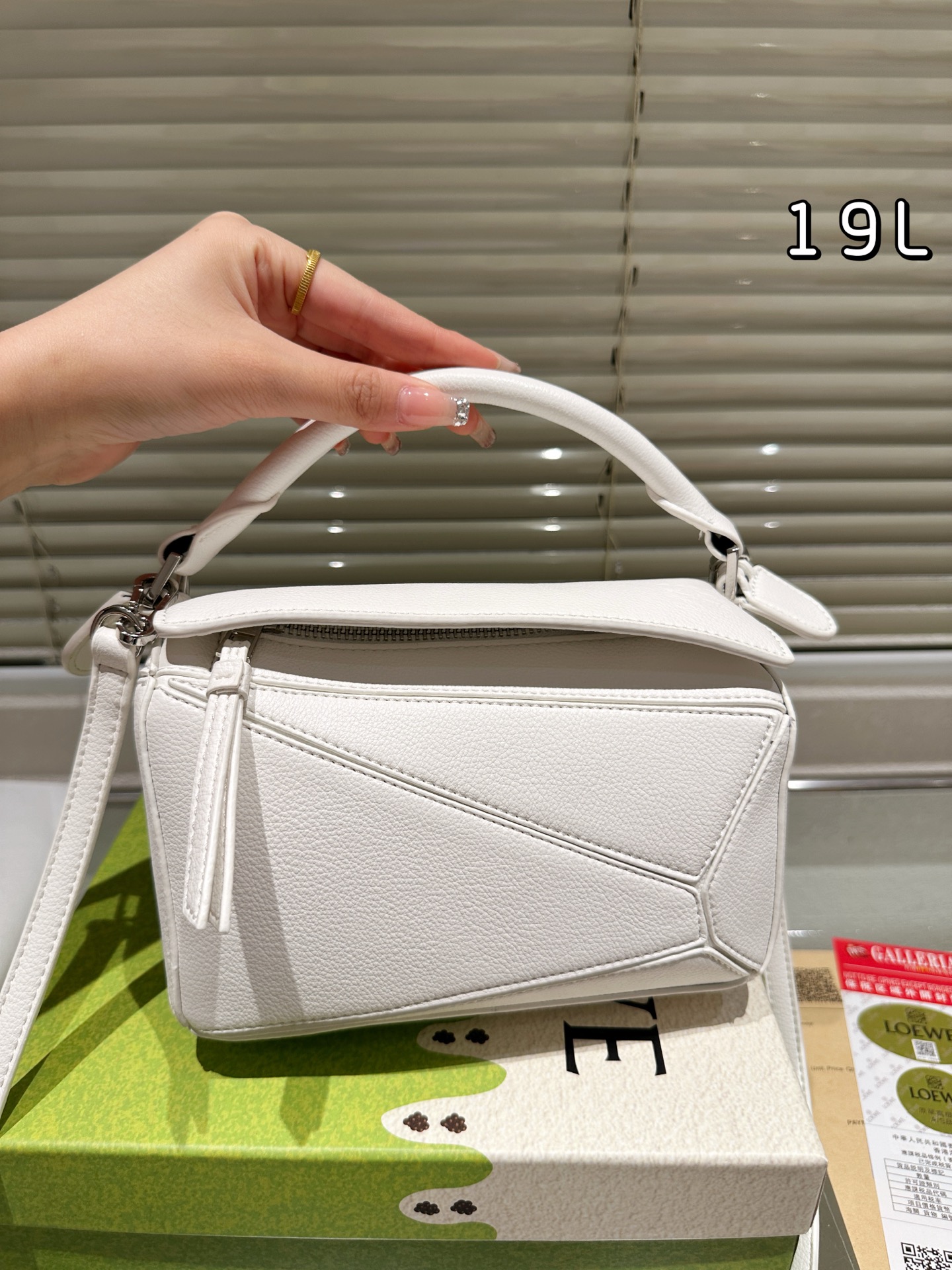 【LOEWE公式旗艦店】ロエベ クラシックショルダーバッグ