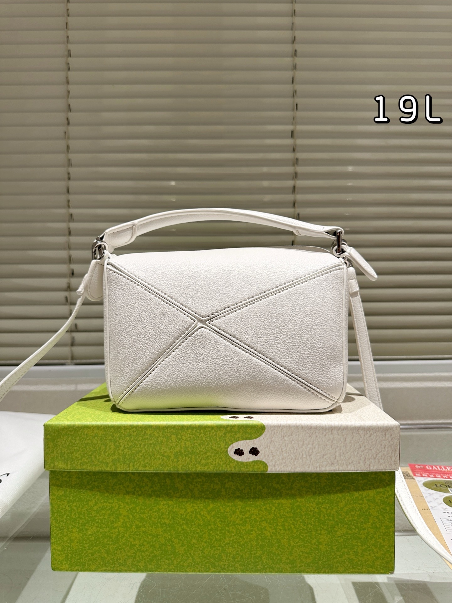 【LOEWE公式旗艦店】ロエベ クラシックショルダーバッグ