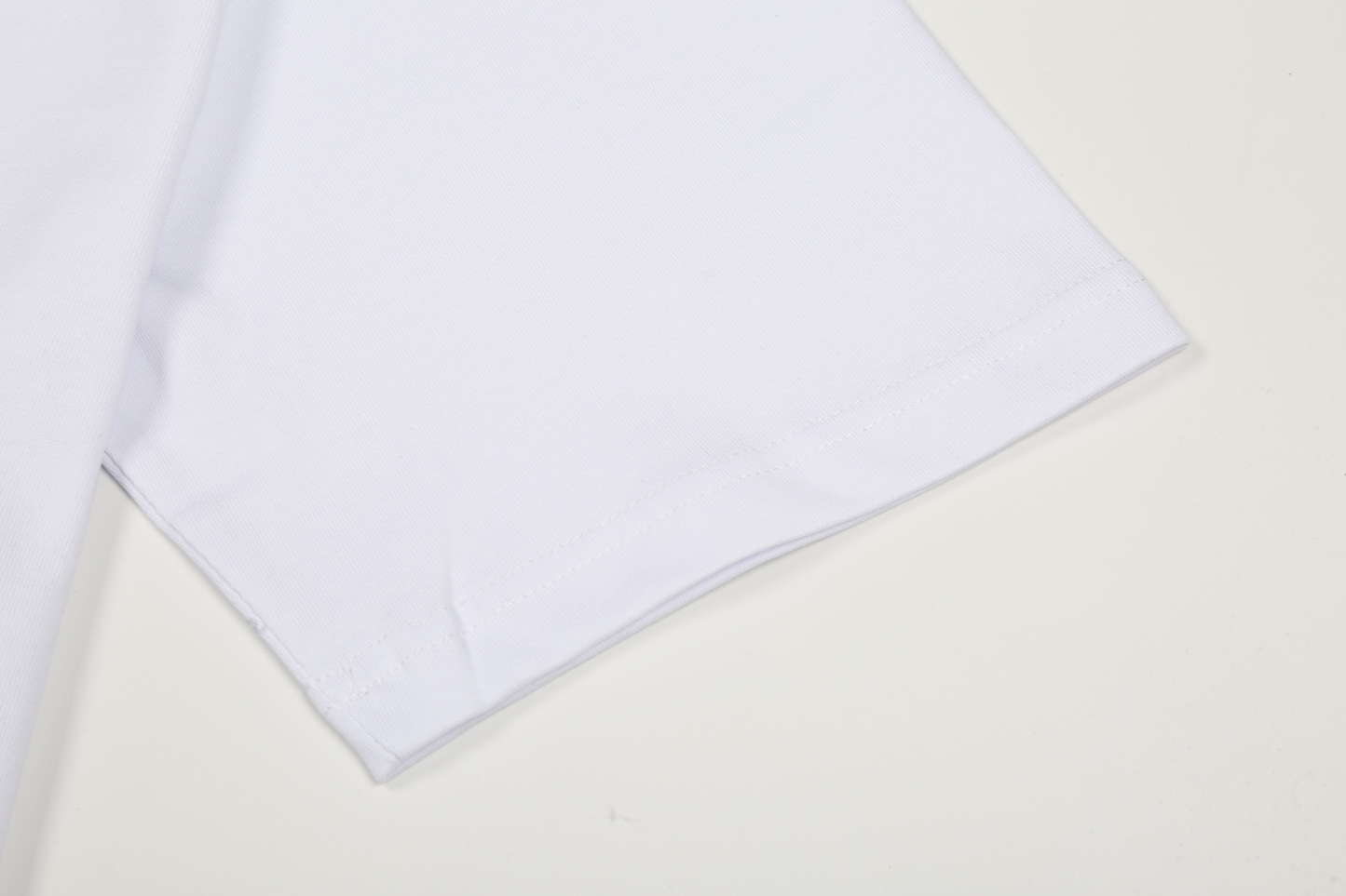 【LOEWE 公式旗艦店】（ロエベ）半袖Tシャツ、ご好評に付き再入荷！