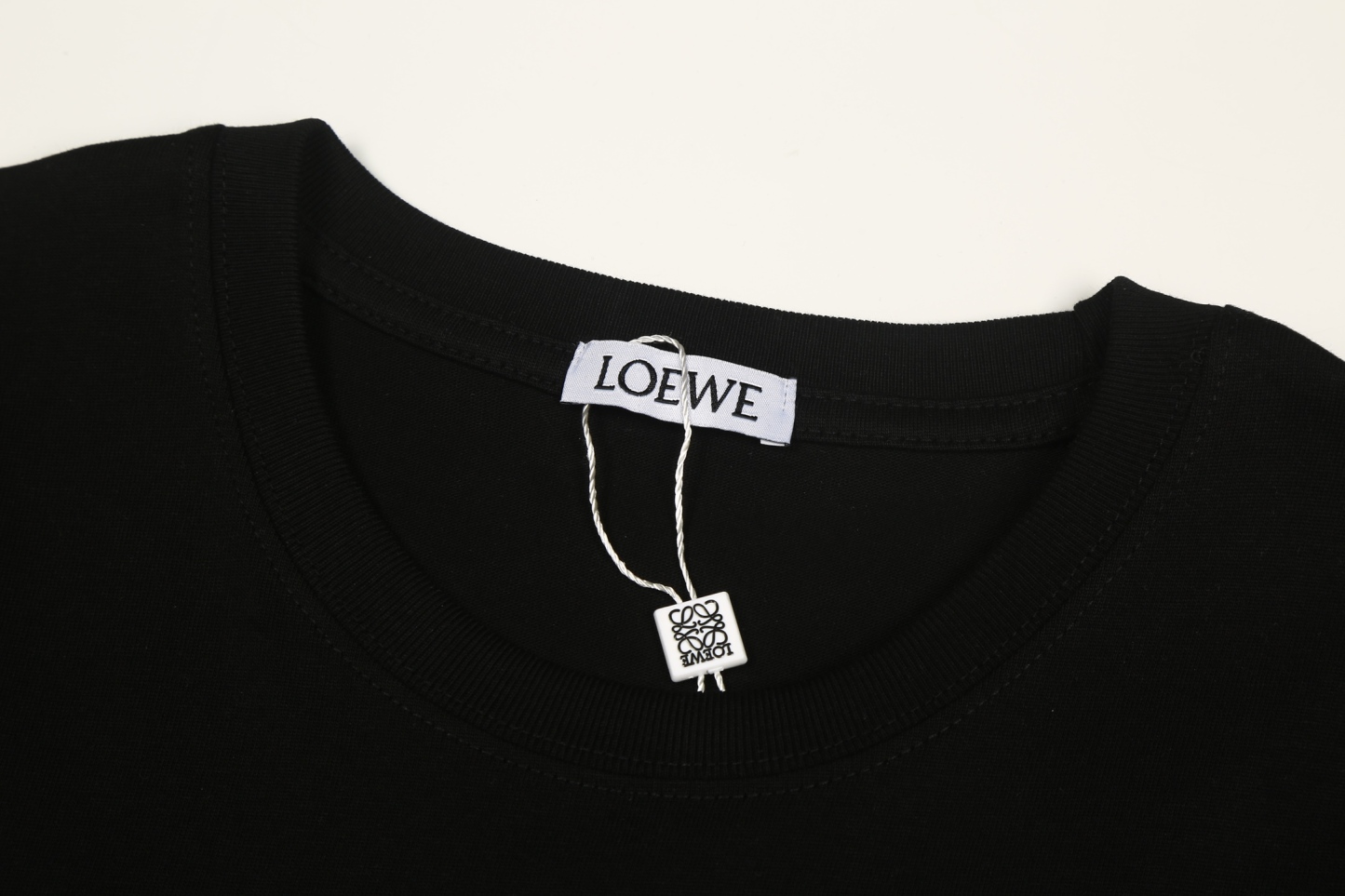 【LOEWE 公式旗艦店】（ロエベ）半袖Tシャツ、ご好評に付き再入荷！