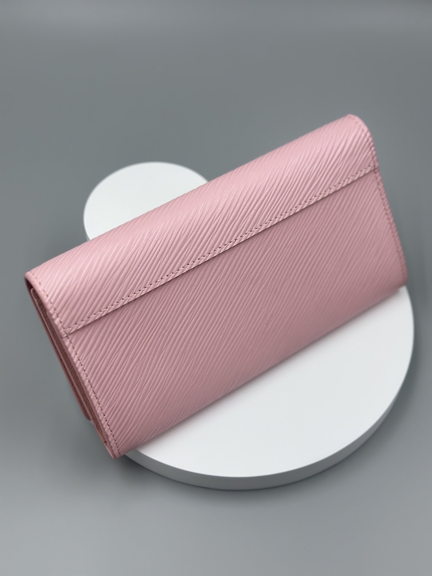 LOUIS VUITTON ルイヴィトン LV Twist 財布 ゴールド金具 M61179
