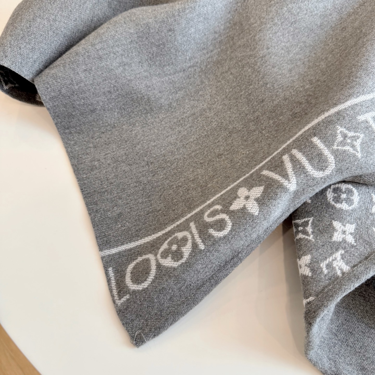 【LOUIS VUITTON旗艦店】ルイヴィトン マント ショール ご好評に付き再入荷！