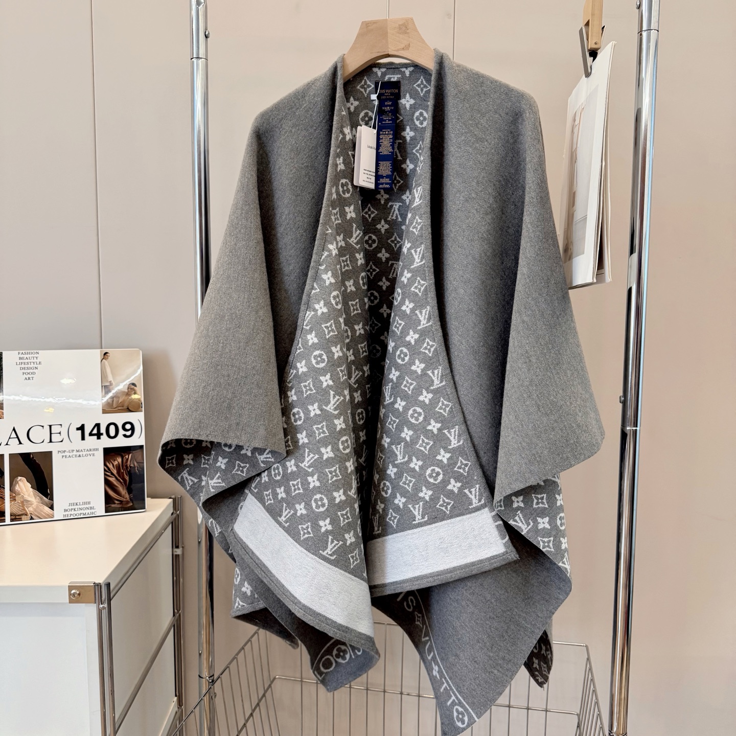 【LOUIS VUITTON旗艦店】ルイヴィトン マント ショール ご好評に付き再入荷！