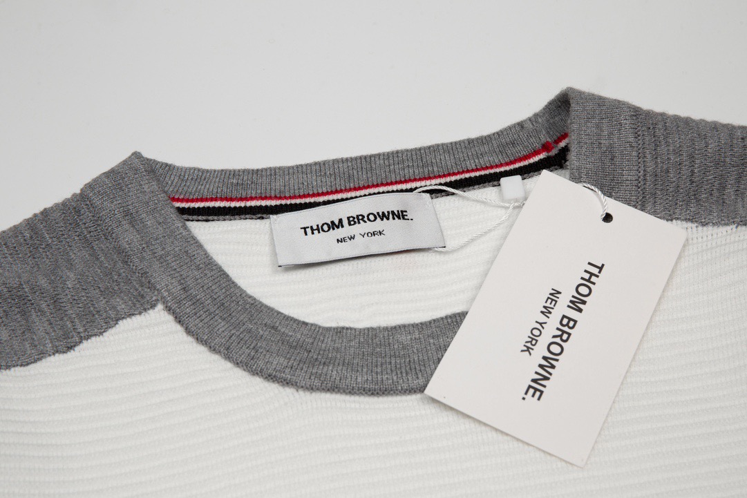 【THOM BROWNE旗艦店】セーター 男女兼用 ご好評に付き再入荷！