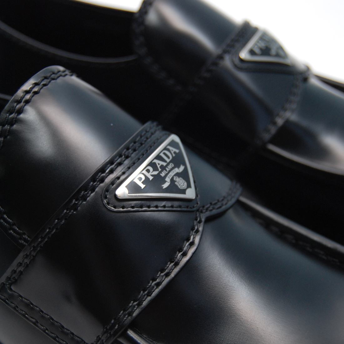 PRADA プラダ トライアングルロゴ レザーローファー レディース ブラック 