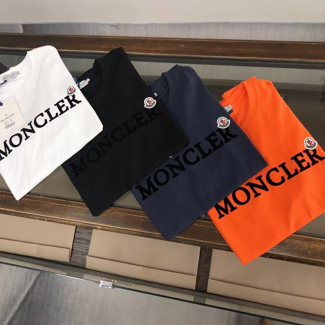 【Moncler 】（モンクレール）男女兼用、ご好評に付き再入荷！