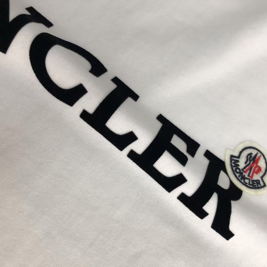 【Moncler 】（モンクレール）男女兼用、ご好評に付き再入荷！