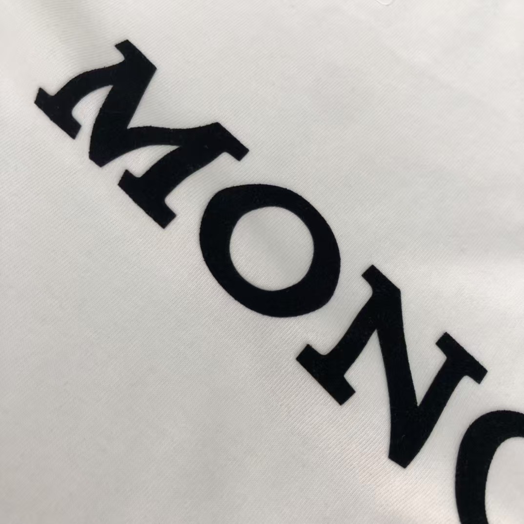 【Moncler 】（モンクレール）男女兼用、ご好評に付き再入荷！