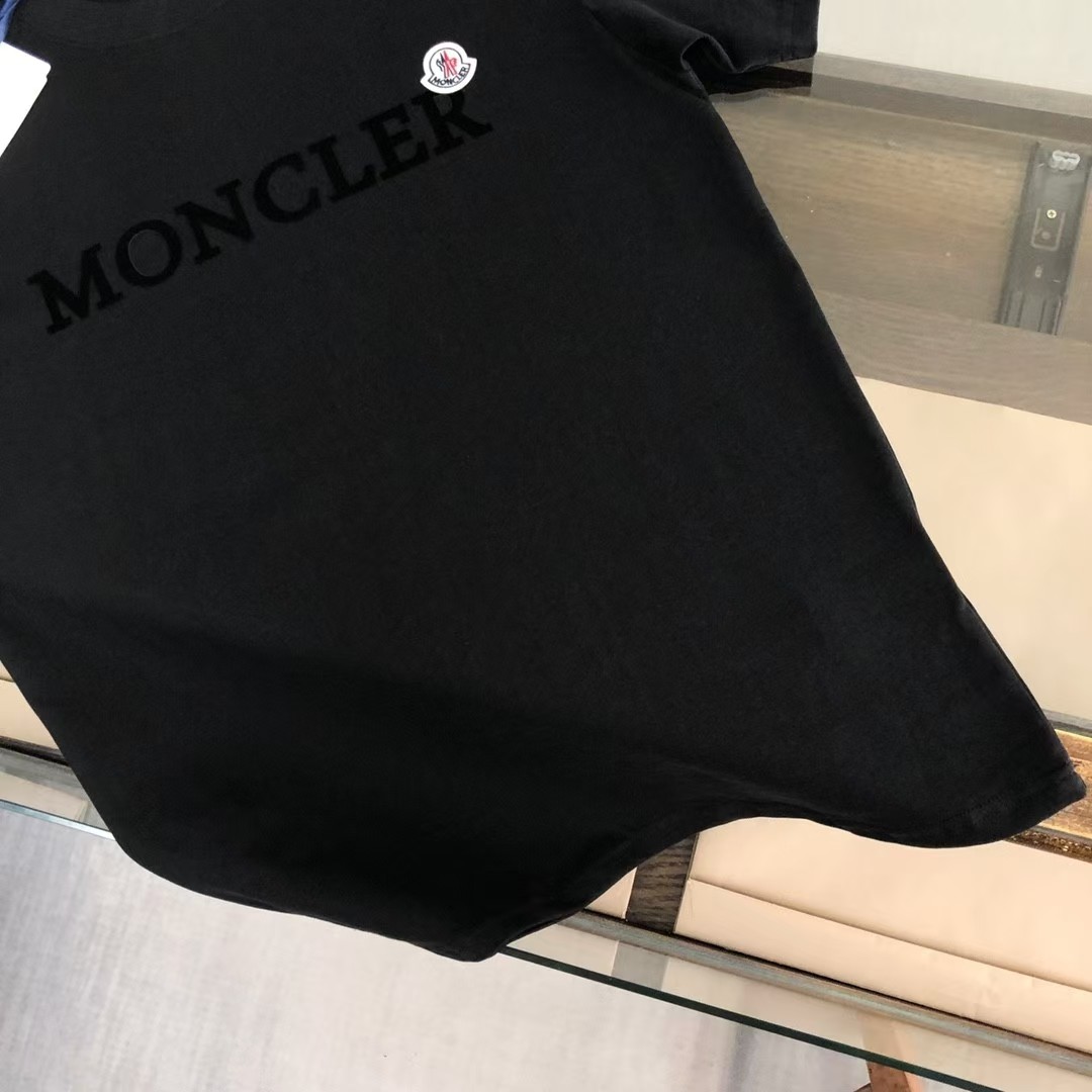 【Moncler 】（モンクレール）男女兼用、ご好評に付き再入荷！