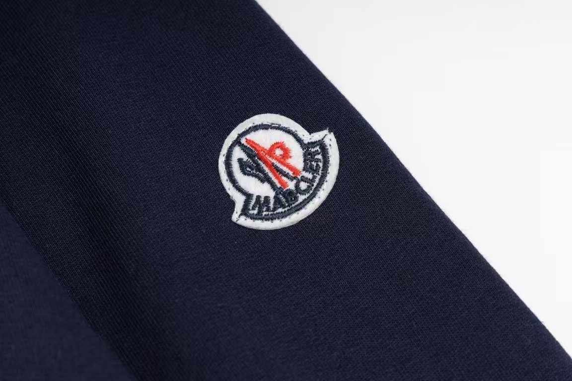 【MONCLER公式 旗艦店】（モンクレール）ラウンドネック長袖、ご好評に付き再入荷！