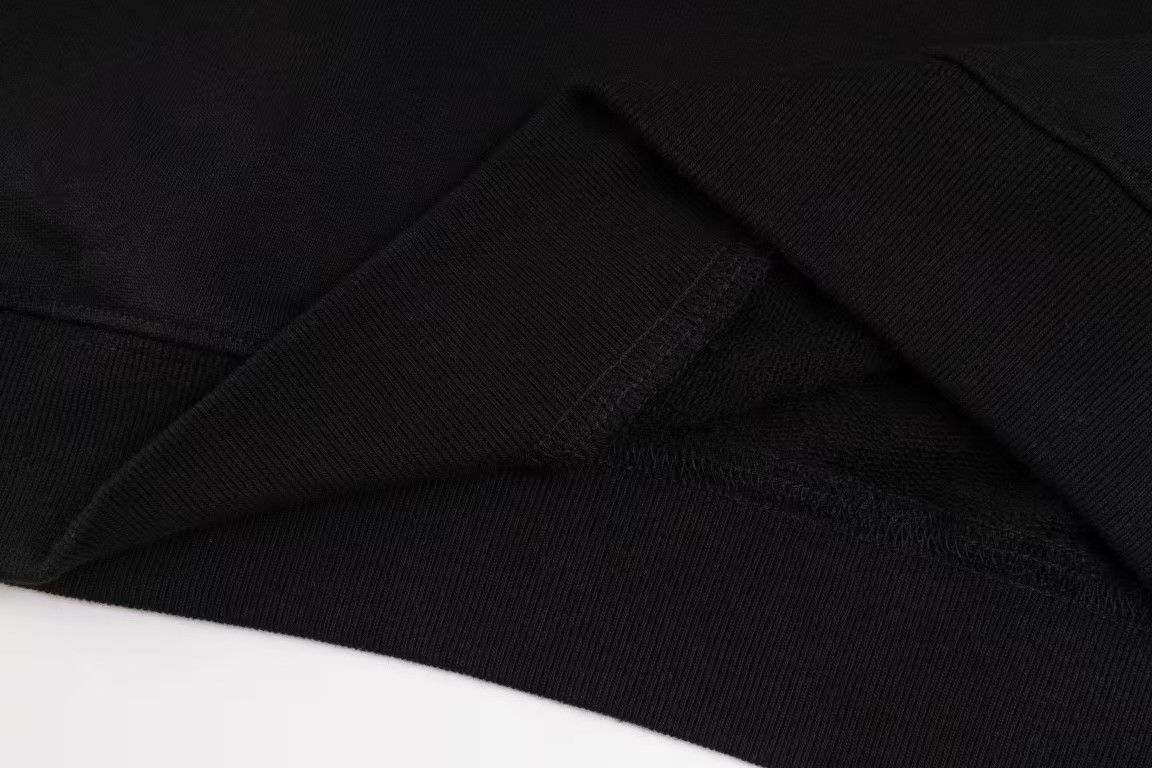 【MONCLER公式 旗艦店】（モンクレール）ラウンドネック長袖、ご好評に付き再入荷！