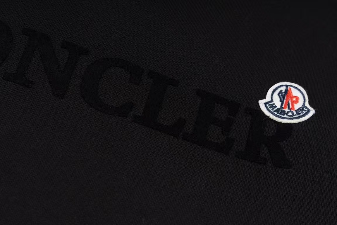 【MONCLER公式 旗艦店】（モンクレール）ラウンドネック長袖、ご好評に付き再入荷！