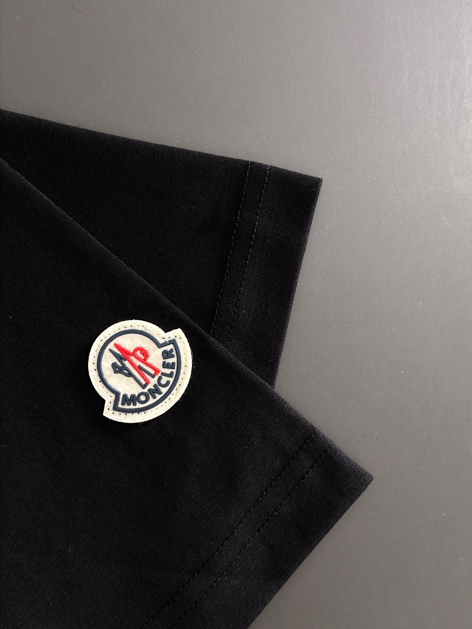 【Moncler 】（モンクレール）半袖Tシャツ 男女兼用、ご好評に付き再入荷！