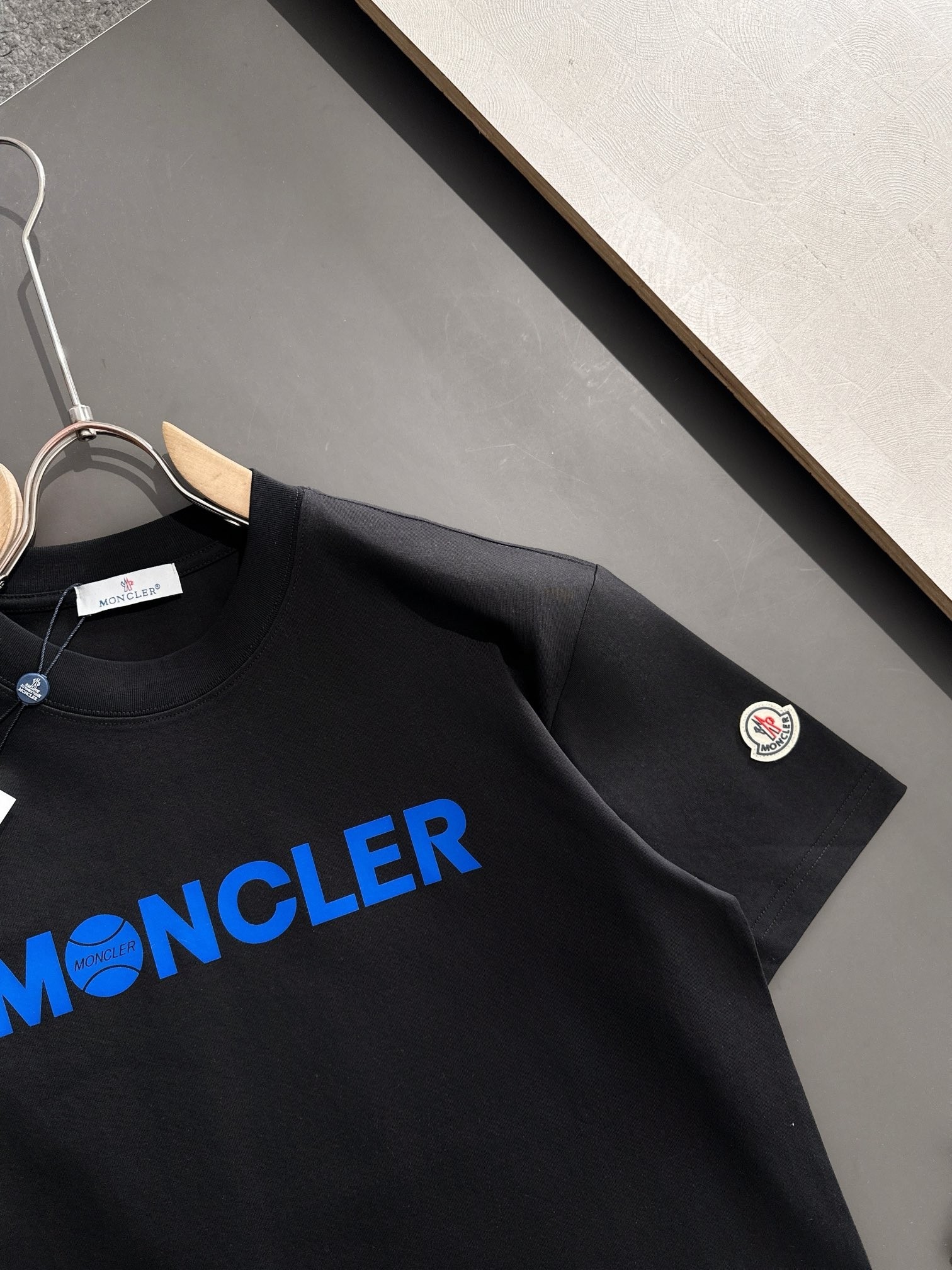 【Moncler 】（モンクレール）半袖Tシャツ 男女兼用、ご好評に付き再入荷！