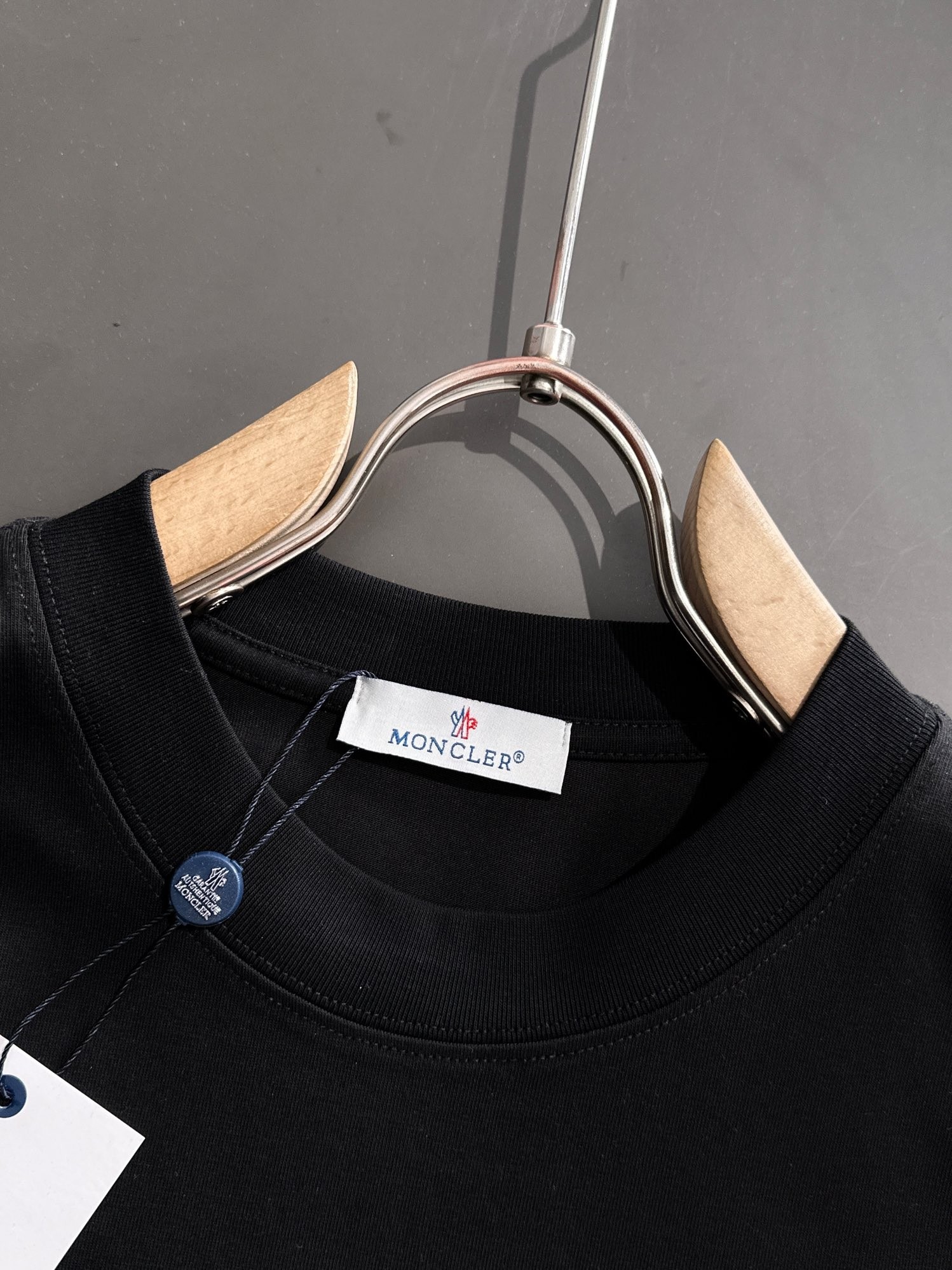 【Moncler 】（モンクレール）半袖Tシャツ 男女兼用、ご好評に付き再入荷！