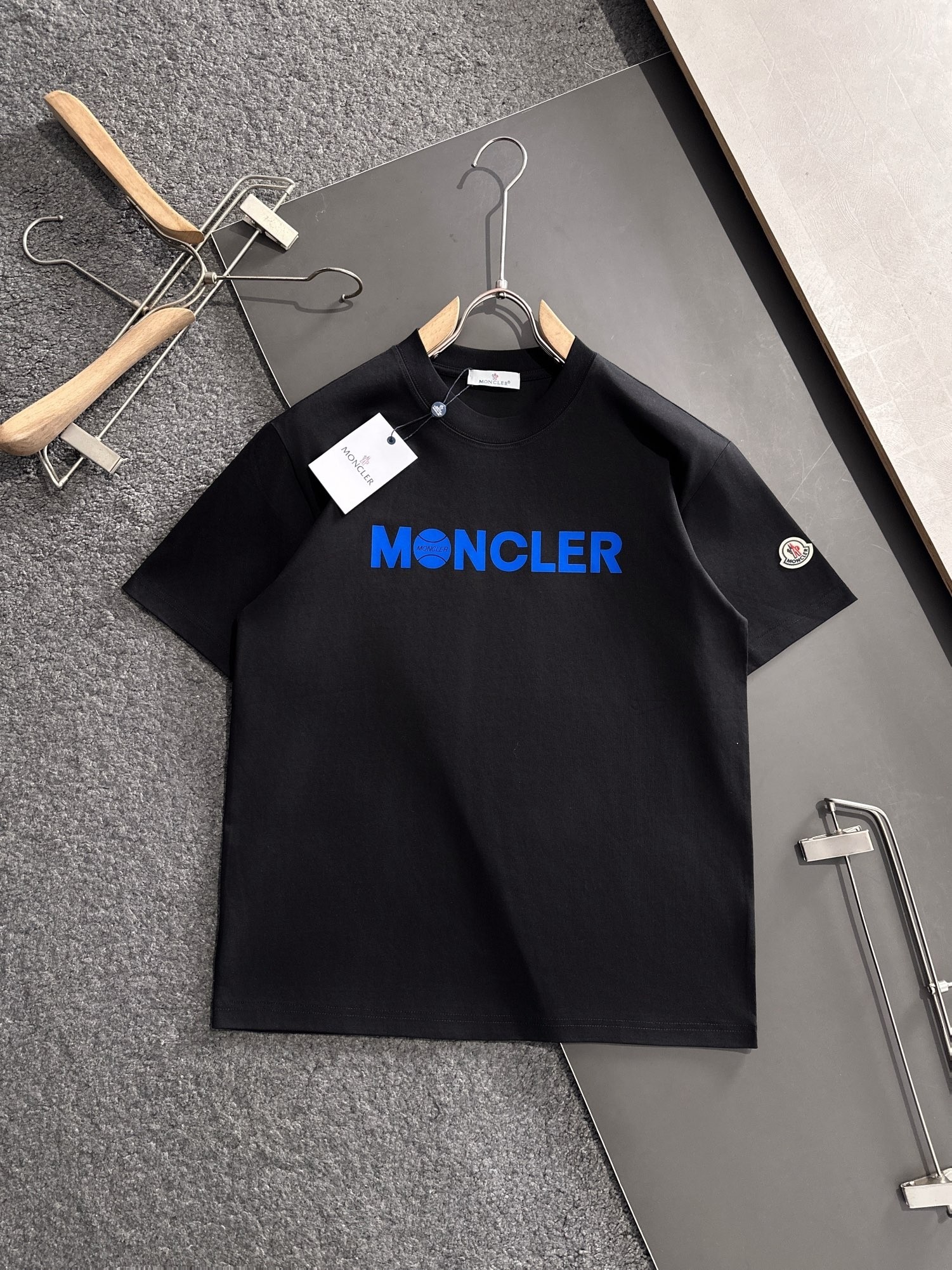 【Moncler 】（モンクレール）半袖Tシャツ 男女兼用、ご好評に付き再入荷！