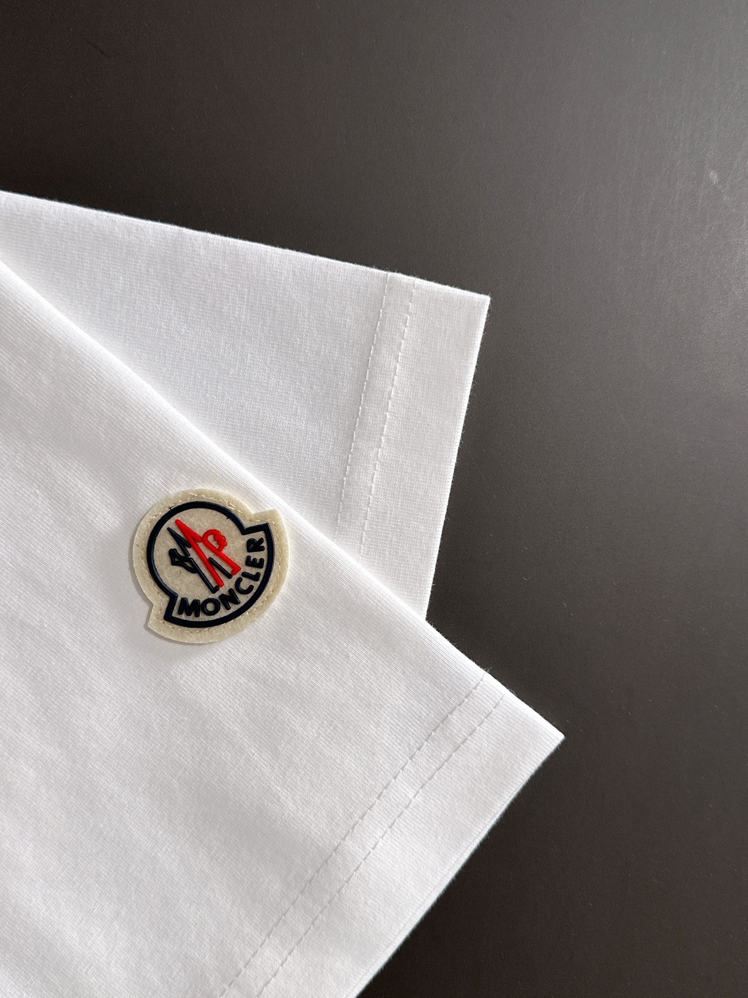 【Moncler 】（モンクレール）半袖Tシャツ 男女兼用、ご好評に付き再入荷！