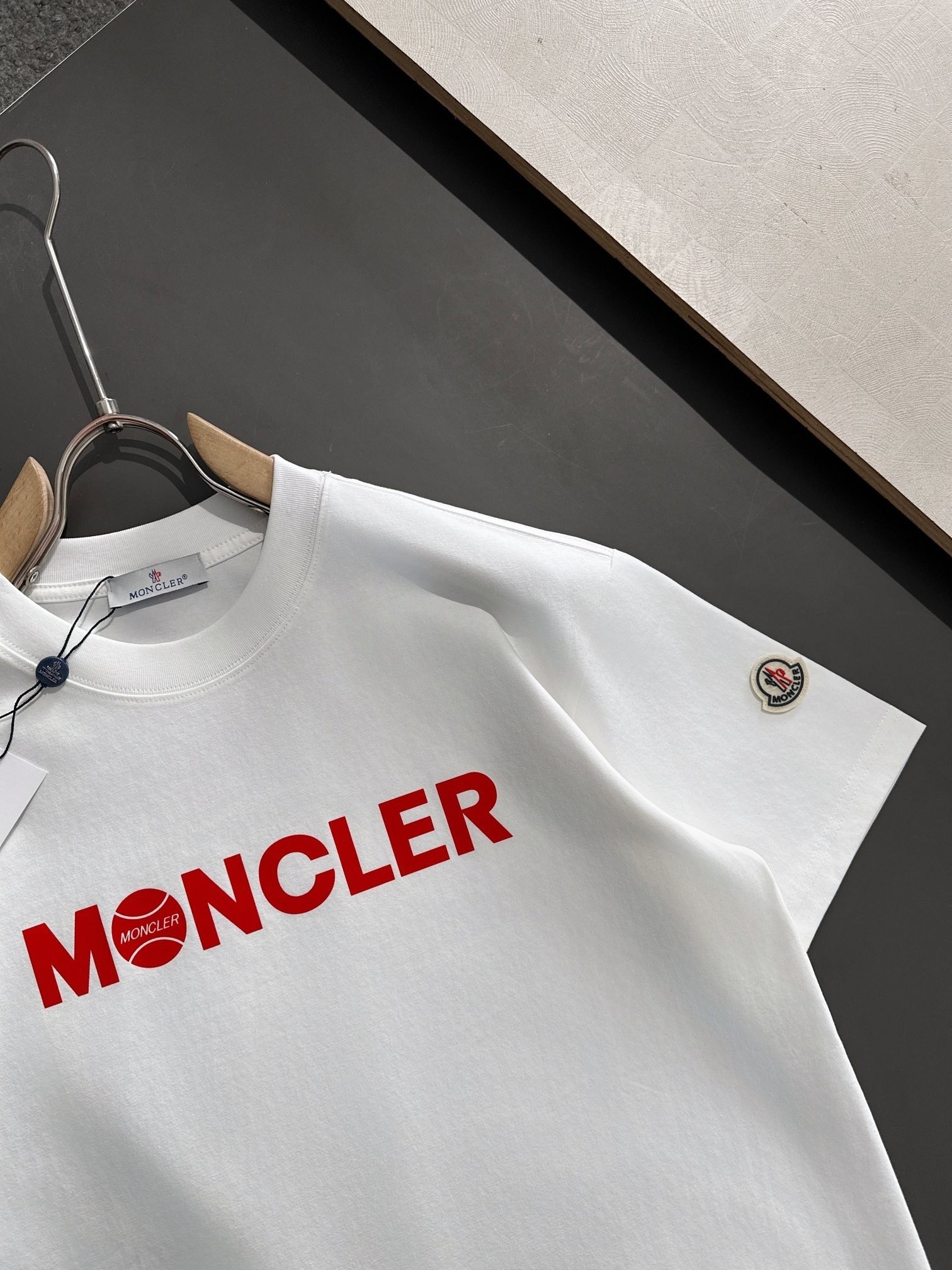 【Moncler 】（モンクレール）半袖Tシャツ 男女兼用、ご好評に付き再入荷！