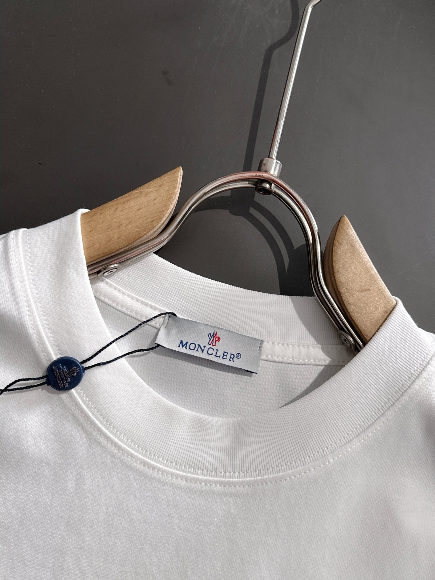 【Moncler 】（モンクレール）半袖Tシャツ 男女兼用、ご好評に付き再入荷！