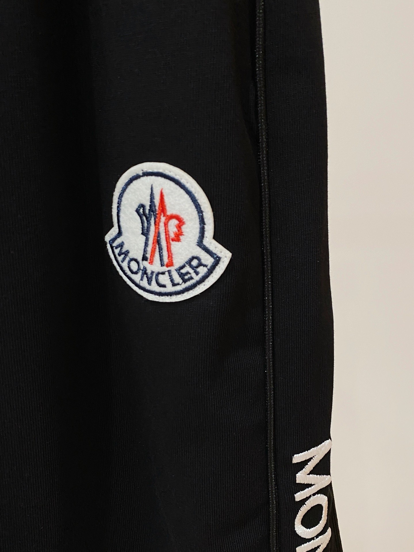 【MONCLER】モンクレール 半袖ショートパンツスーツ ご好評に付き再入荷！